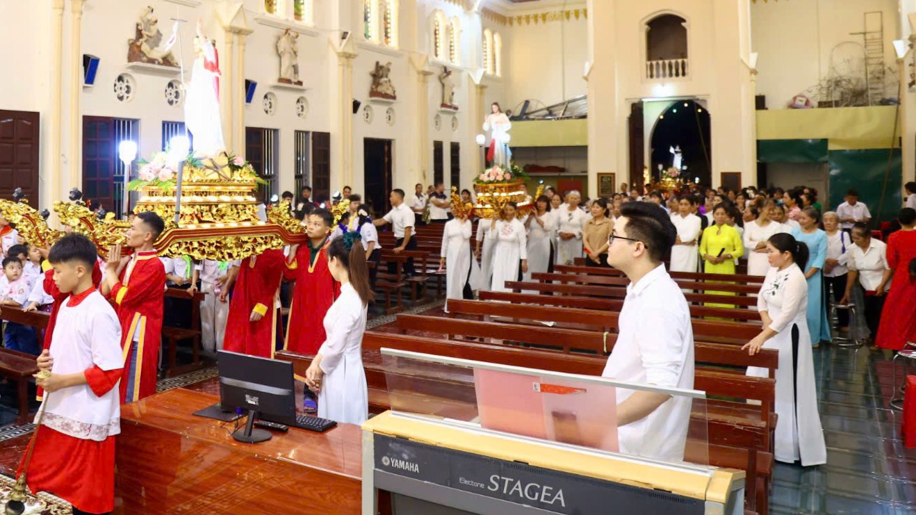 Giáo họ Tam Cửu mừng lễ kính Lòng Chúa Thương Xót và thánh Vicente – quan thầy của giáo họ